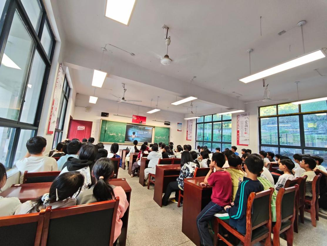 洞下场乡开展防溺水安全教育暨心肺复苏实操培训活动
