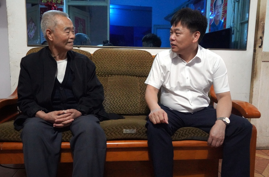 杨学锋走访慰问退休老干部