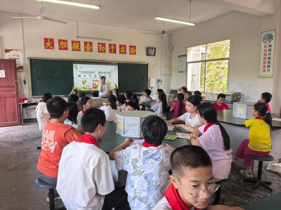 三道坑镇开展“巧手迎端午 童心传古韵”端午香包制作主题活动