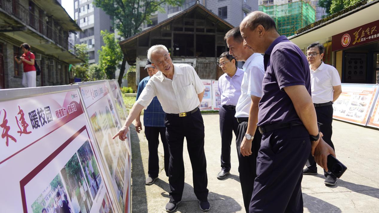 陈志强一行在芷江调研青少年心理健康教育工作