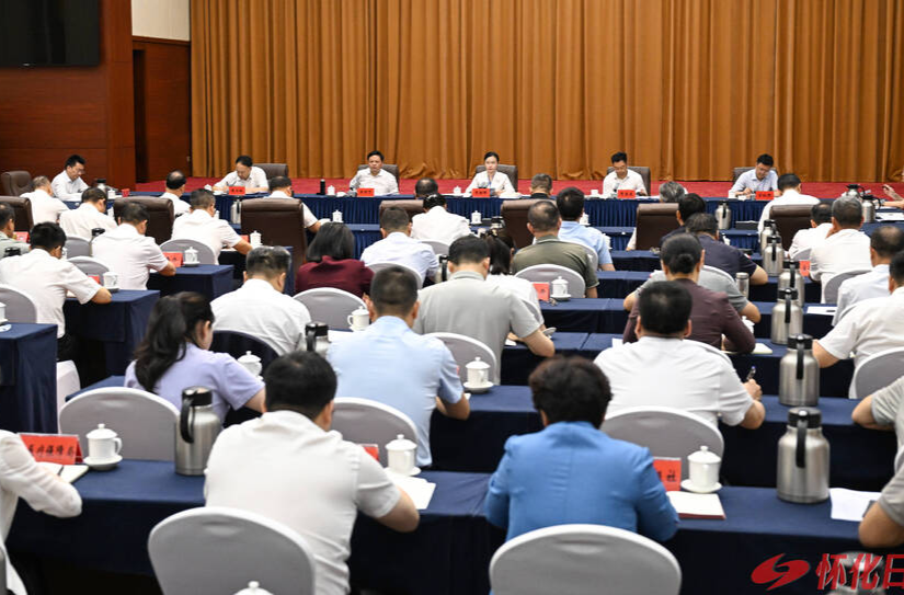 韦朝晖主持召开市委常委会（扩大）会议暨市委理论学习中心组集体学习