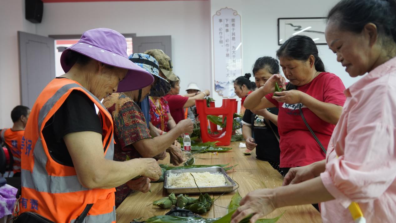 芷江：粽叶飘香迎端午 暖心服务传温情