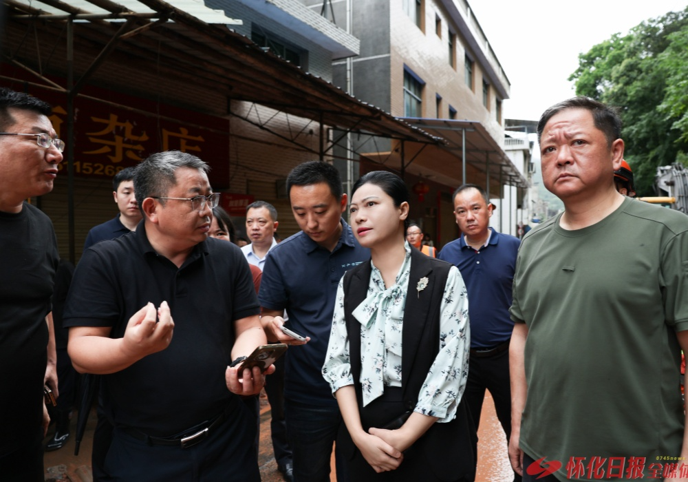 韦朝晖在麻阳督导检查防汛救灾工作