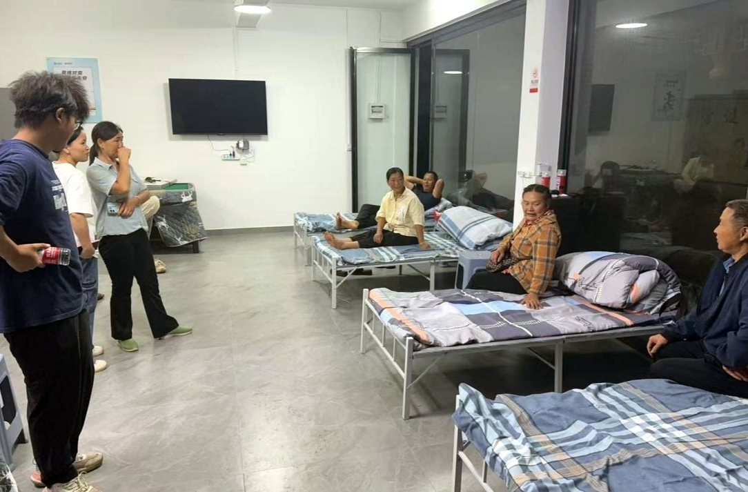 让党旗在防汛一线高高飘扬丨晓坪乡：暴雨来袭护民安 紧急转移显担当