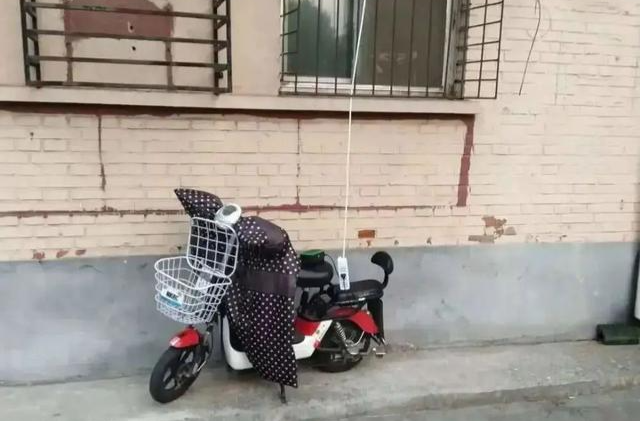 电动车“飞线”充电 隐患大！
