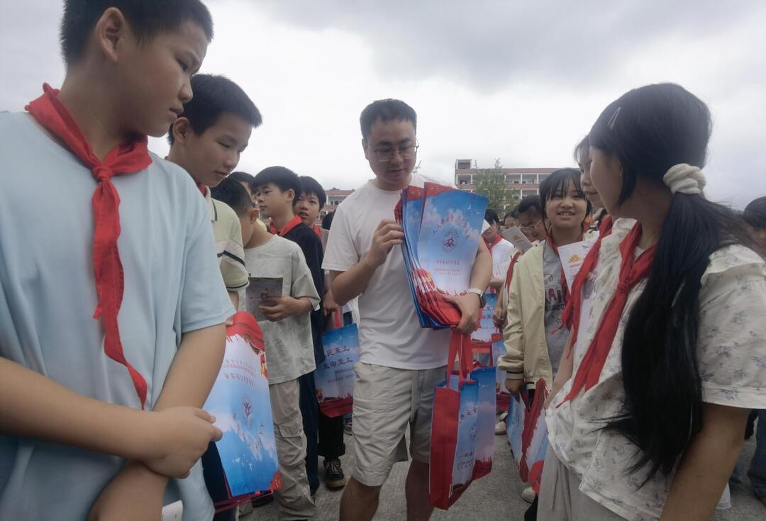 九项宣教齐聚校园，同心守护少年成长——公坪镇开展多主题联合宣讲进校园活动