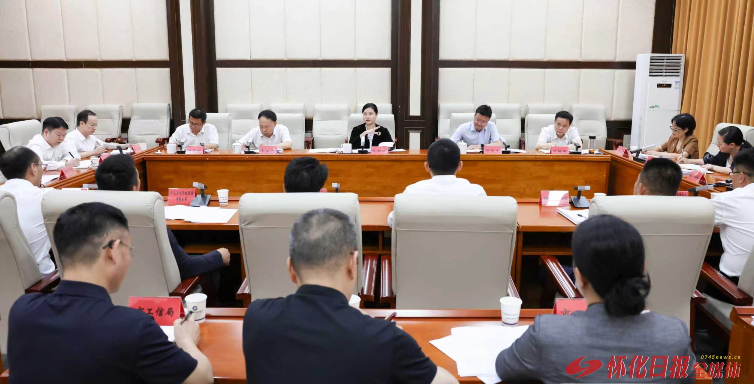 韦朝晖主持召开电子元器件产业链建设工作座谈会
