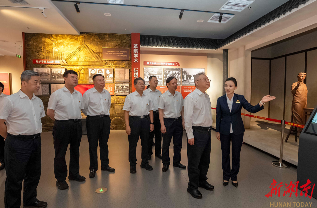沈晓明开展党性教育活动和“七一”走访慰问