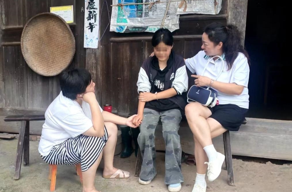 千里献爱心 苏州爱心人士赴芷江助学纾困