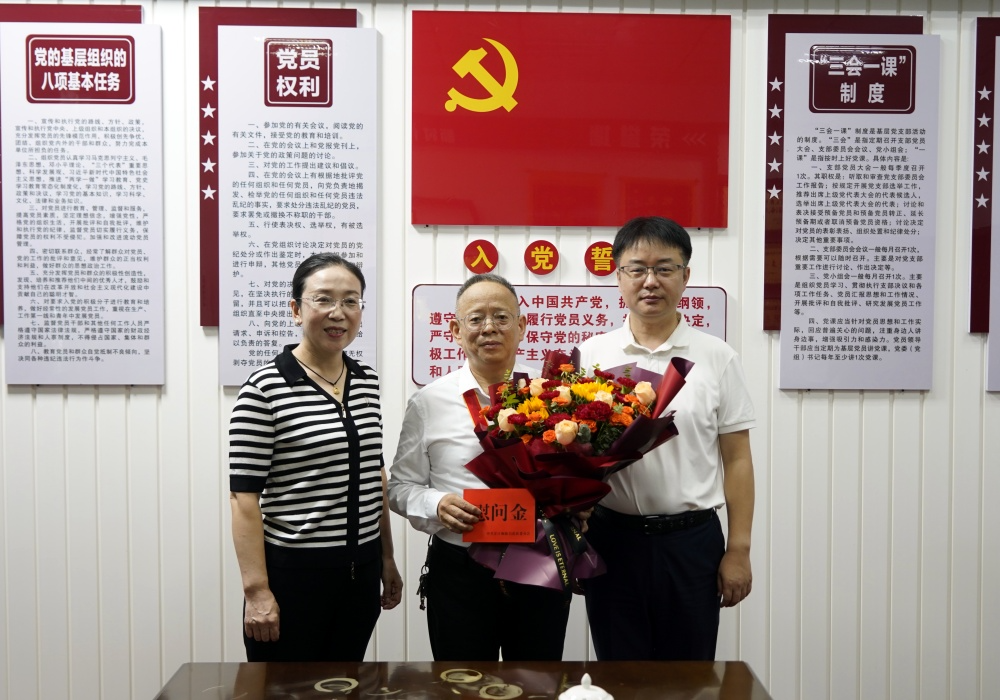 林涛看望我县“湖南省优秀共产党员”受表彰对象