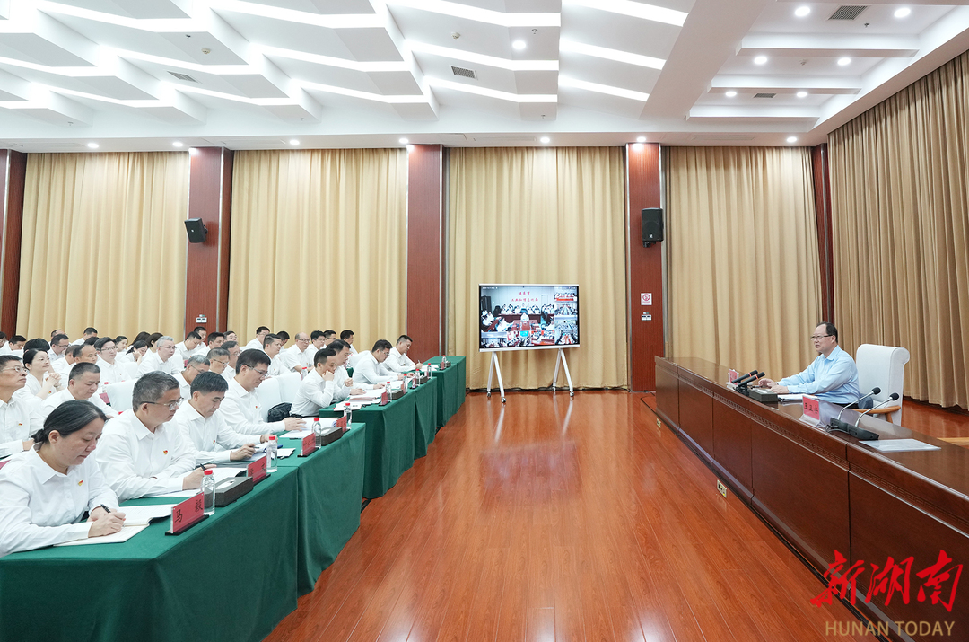 毛伟明在省工信厅讲授树立和践行正确政绩观学习教育专题党课