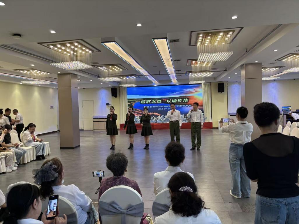 银发欢歌展风采 老有所乐启新程 芷江老科协歌舞兴趣分会举办汇报演出