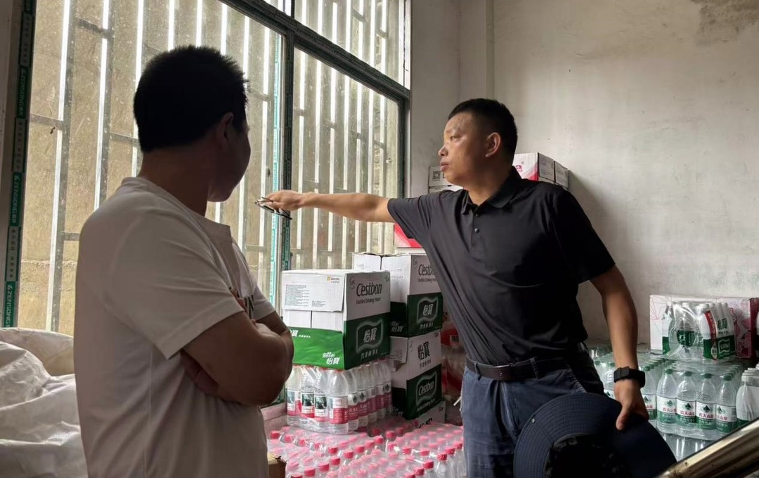 新店坪镇开展“拆窗破网”清隐患摸排行动