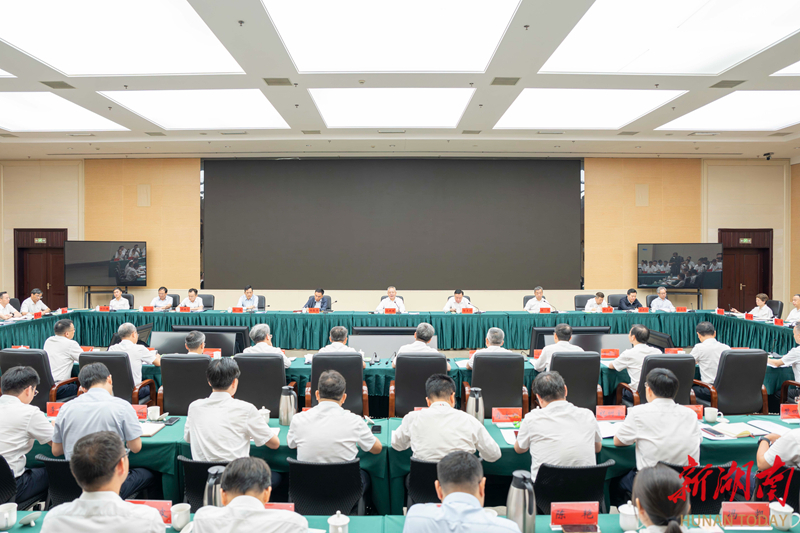 沈晓明到湖南大学调研并主持召开座谈会