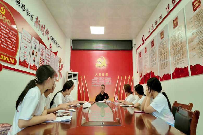 三下乡践初心！湖南师范大学“情暖夕阳”暑期社会实践团走进芷江，科普育人+基层调研双发力