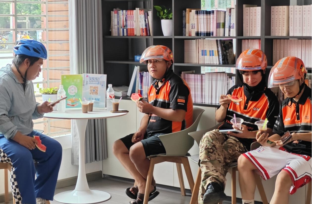 夏日送清凉 关爱一线劳动者 芷江清凉“驿”夏志愿服务活动正式开启