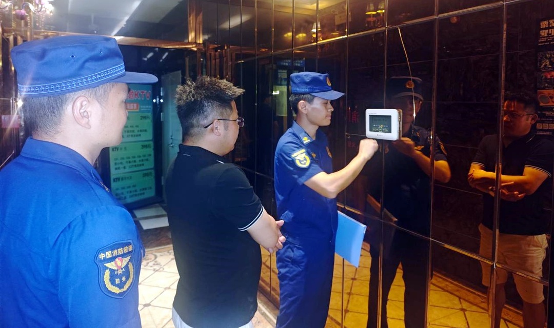 芷江消防救援大队开展消防安全隐患集中夜查行动
