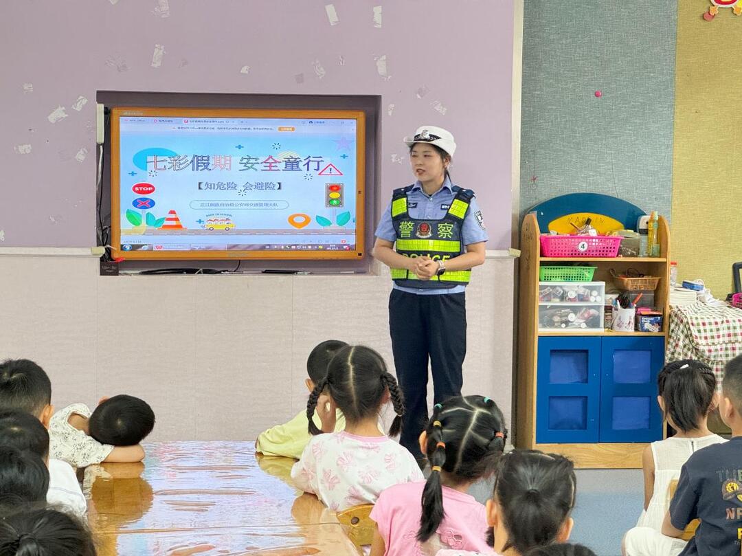 警心护童心！交警送上七彩假期交通安全“大礼包”