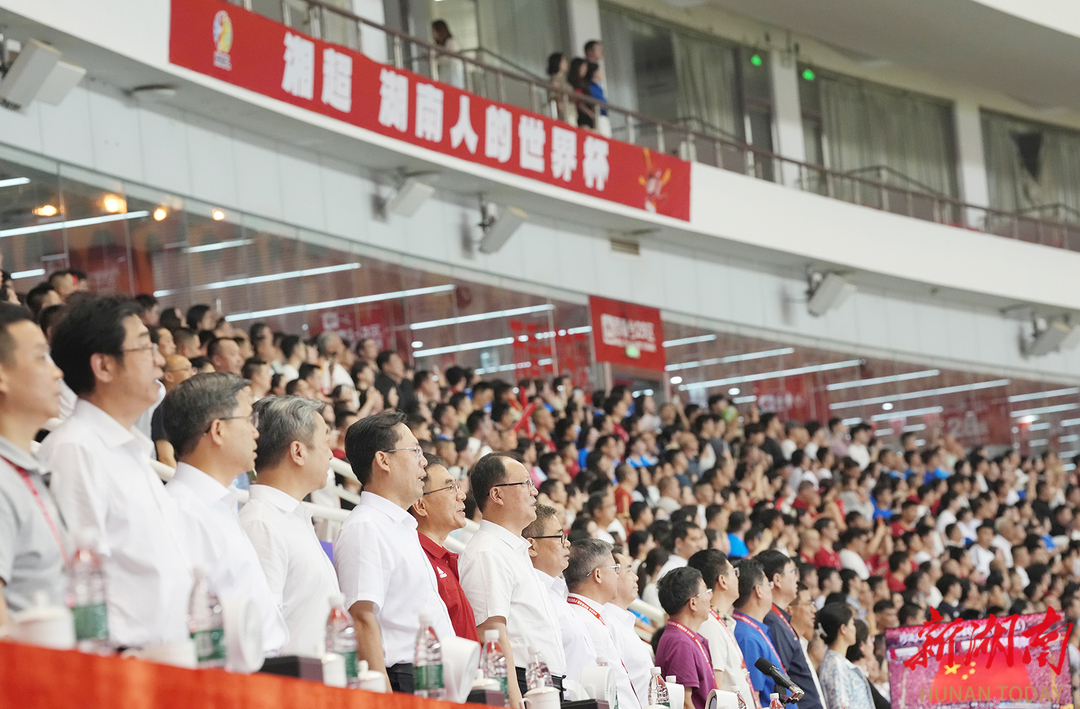 2026湖南省足球联赛火热启幕 毛伟明到场观赛 长沙队首战告捷