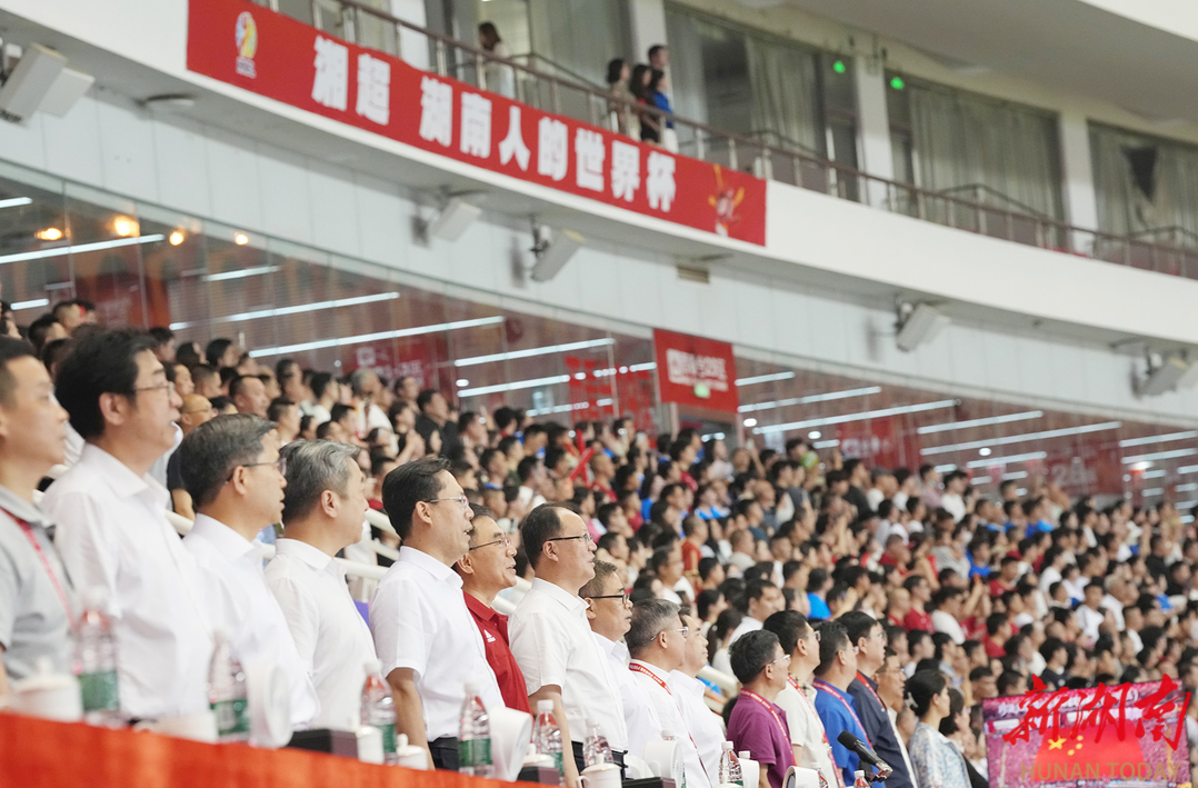 2026湖南省足球联赛火热启幕 毛伟明到场观赛 长沙队首战告捷