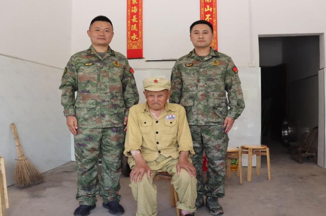 新店坪镇多彩活动迎“八一”