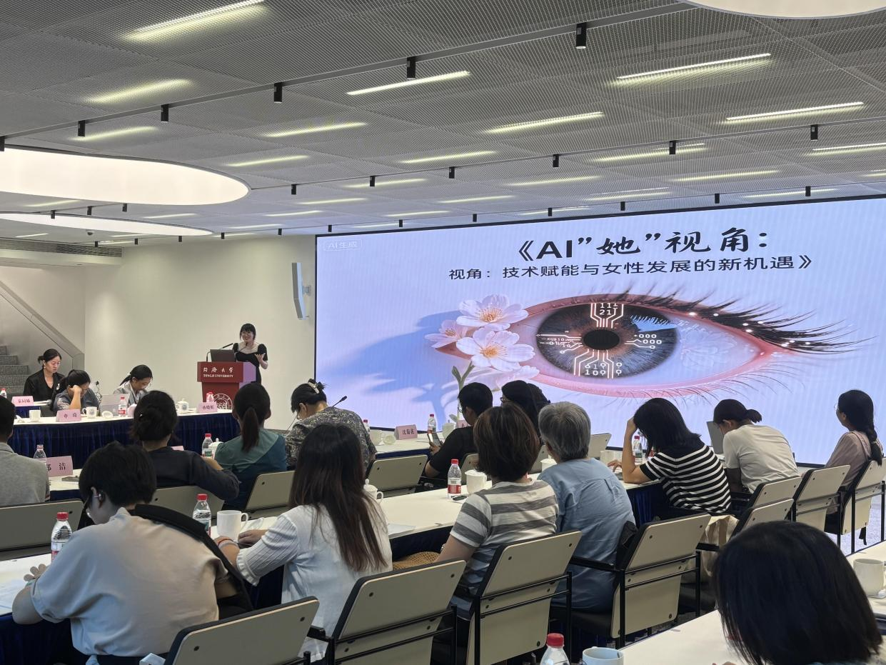 从“学会工具”到“形成能力” 鲲之益持续开展女性数字能力转化实践
