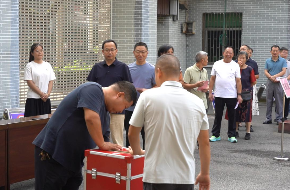 芷江侗族自治县县乡两级人大代表换届选举日投票全面展开