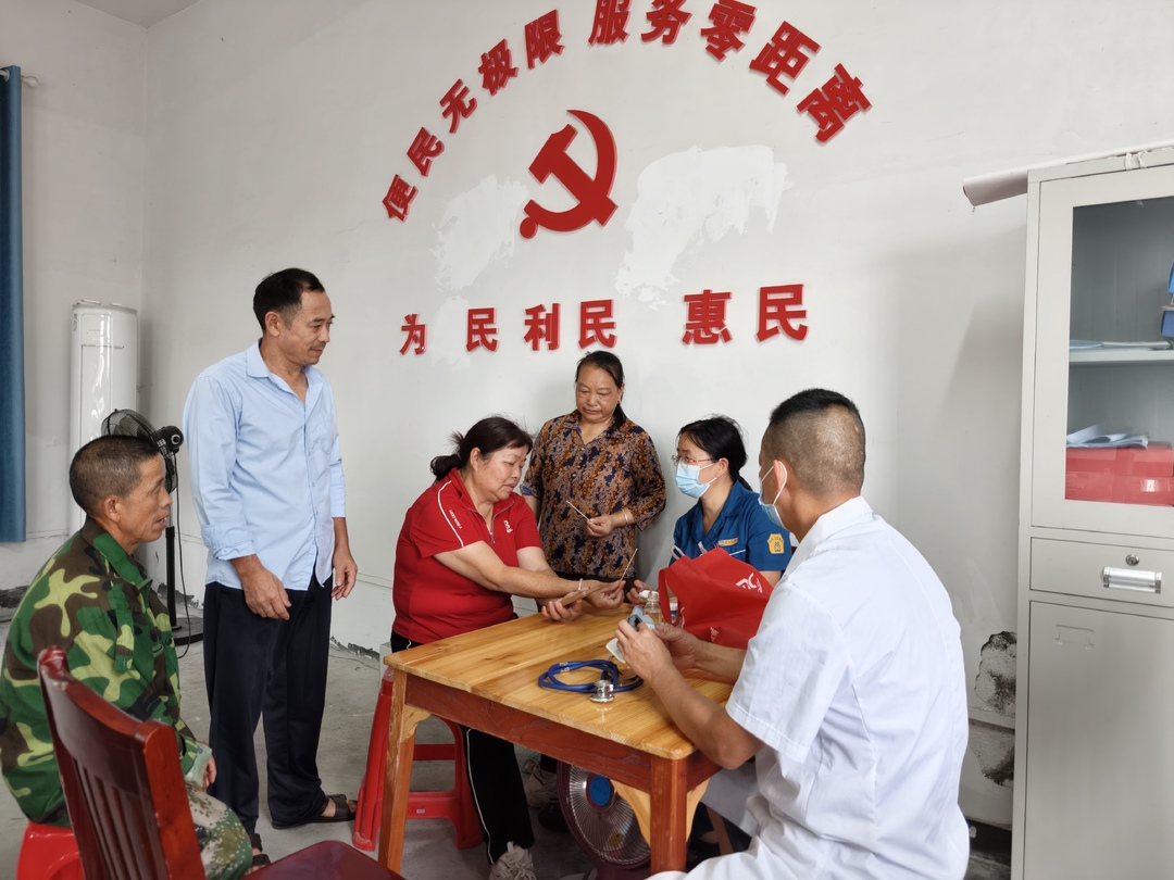 暖心守护百姓健康 罗卜田乡开展免费义诊惠民活动