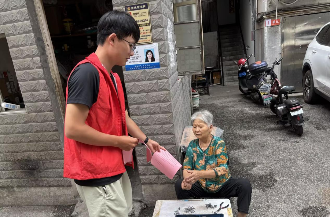 芷江镇东街社区：返乡大学生暑期实践 青春力量赋能基层治理