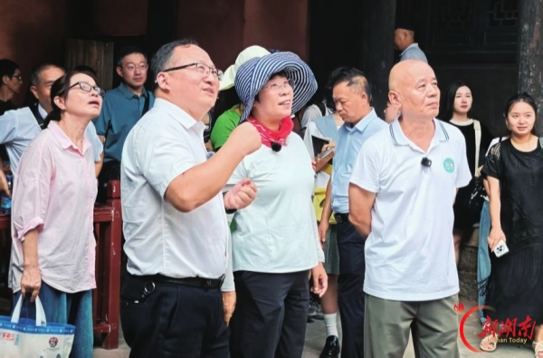 当蒙曼遇见怀化：一场“引流”与“接招”的文化叩问