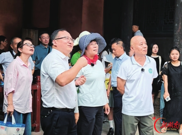 当蒙曼遇见怀化：一场“引流”与“接招”的文化叩问