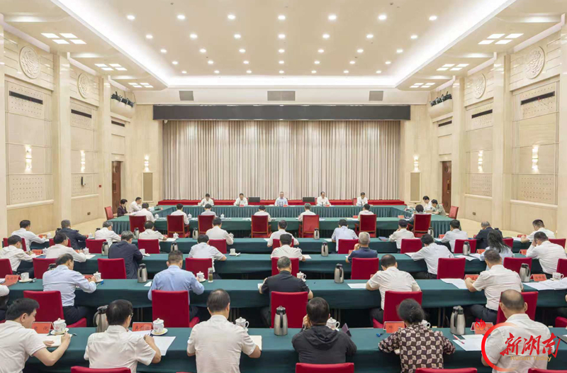 沈晓明主持十二届省委理论学习中心组第七十次集体学习