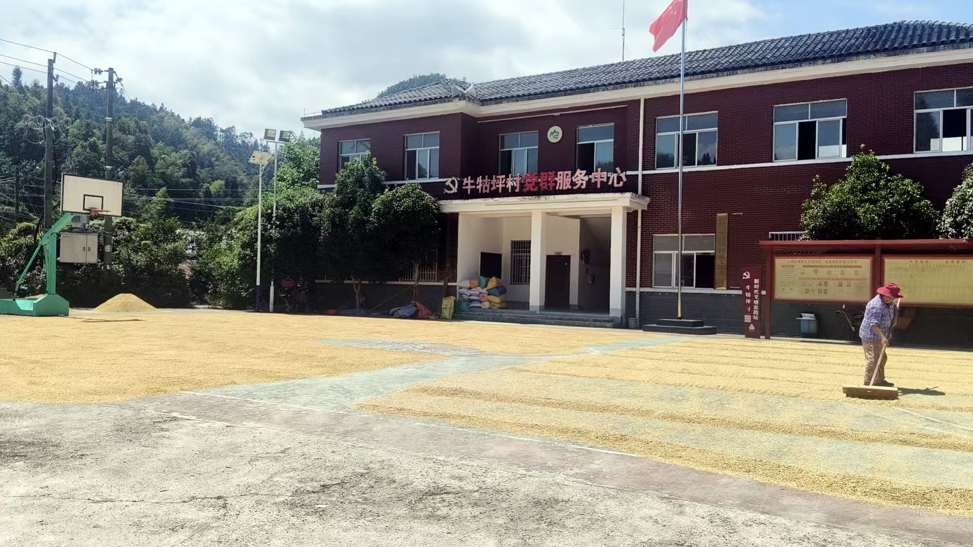 牛牯坪乡：党群阵地晒金秋，便民服务暖民心