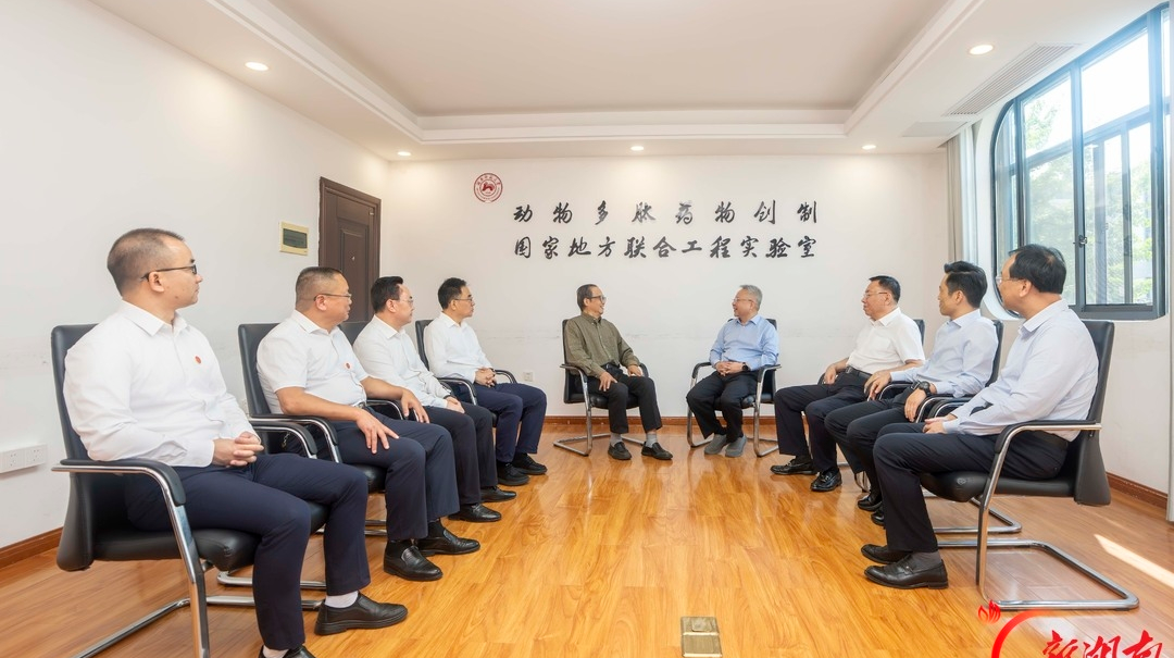 教师节前夕，沈晓明走访慰问教师代表
