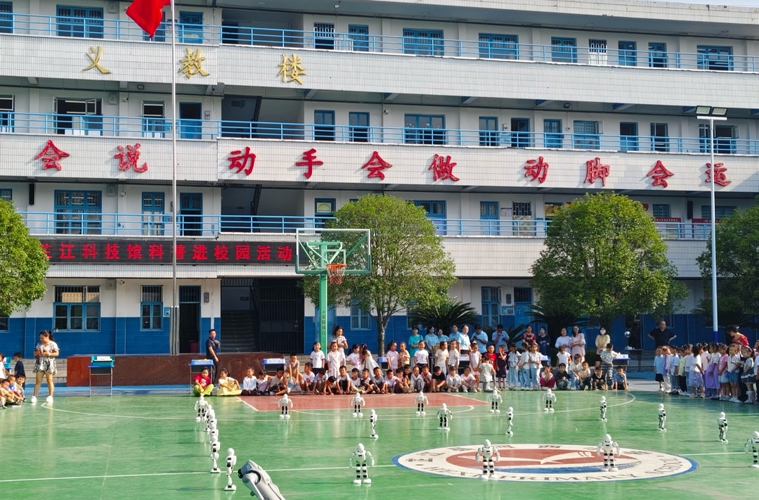 河西小学开展科普大篷车进校园活动