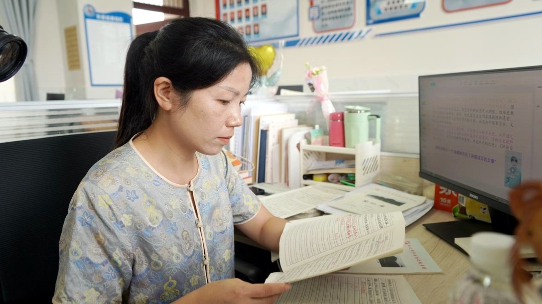 笃行实干育新人 匠心赋能新教育丨杨红玉：执守三尺讲台 暖心陪伴解锁育人新赛道