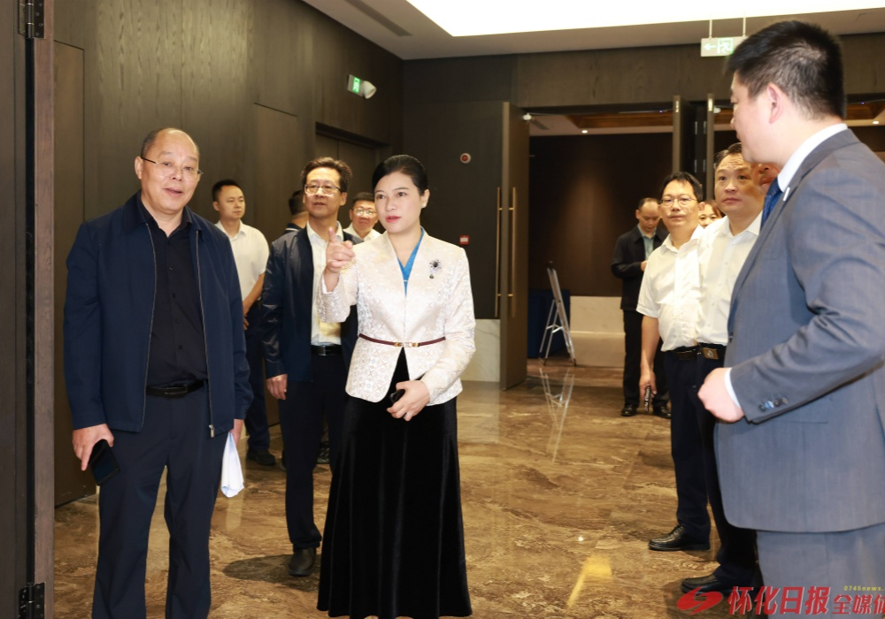 韦朝晖检查督导市第七次党代会筹备工作