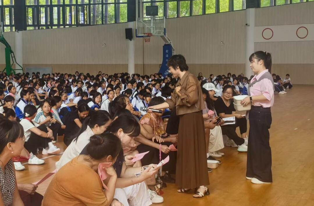 芷江开展适龄女生HPV二价疫苗科普进校园专项活动