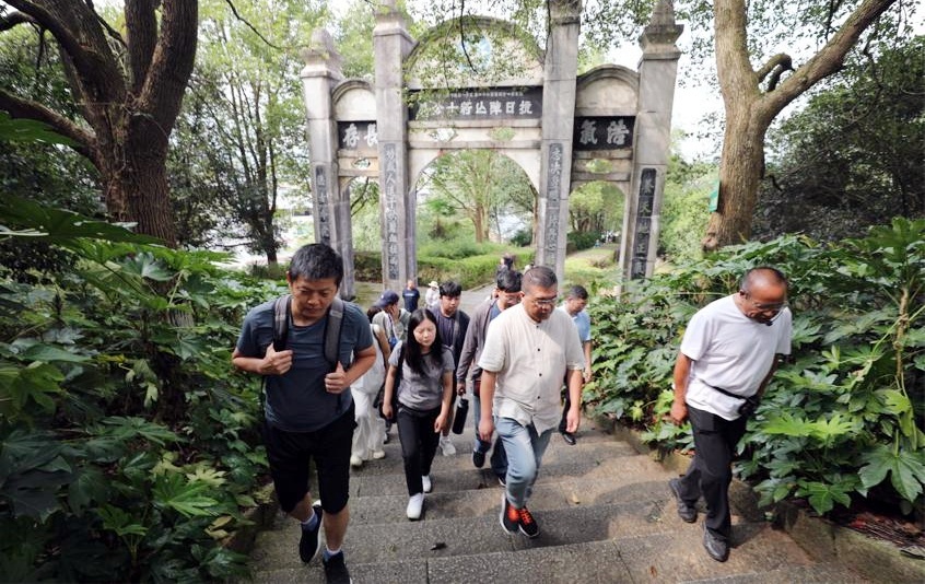 共缅烽火抗战史 共叙两岸家国情——台湾同胞参访湖南溆浦深化两岸交流