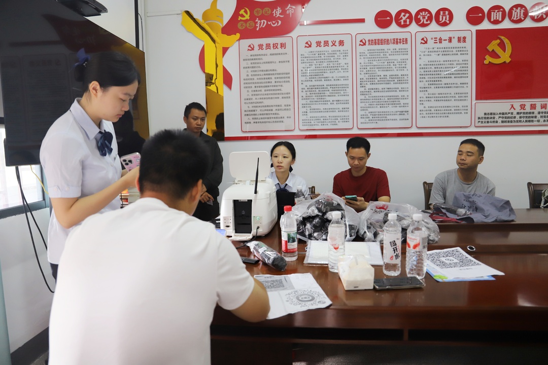 芷江退役军人事务局开展秋季退役士兵社保卡集中办理服务