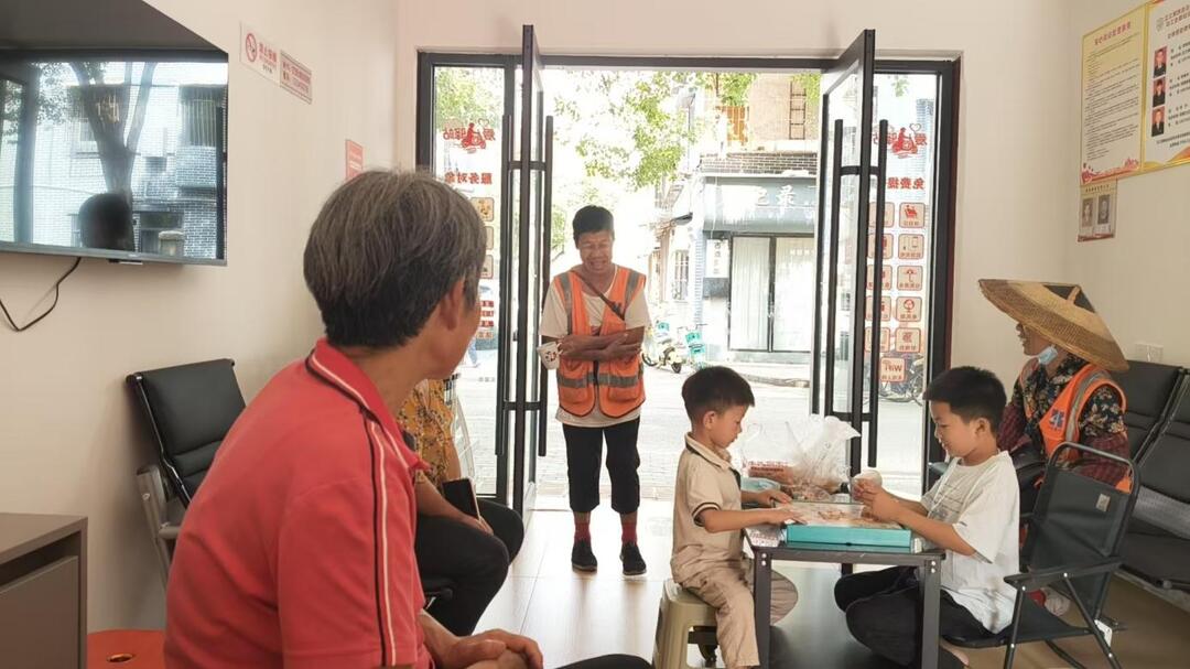 芷江“爱心驿站”以微小阵地传递温情