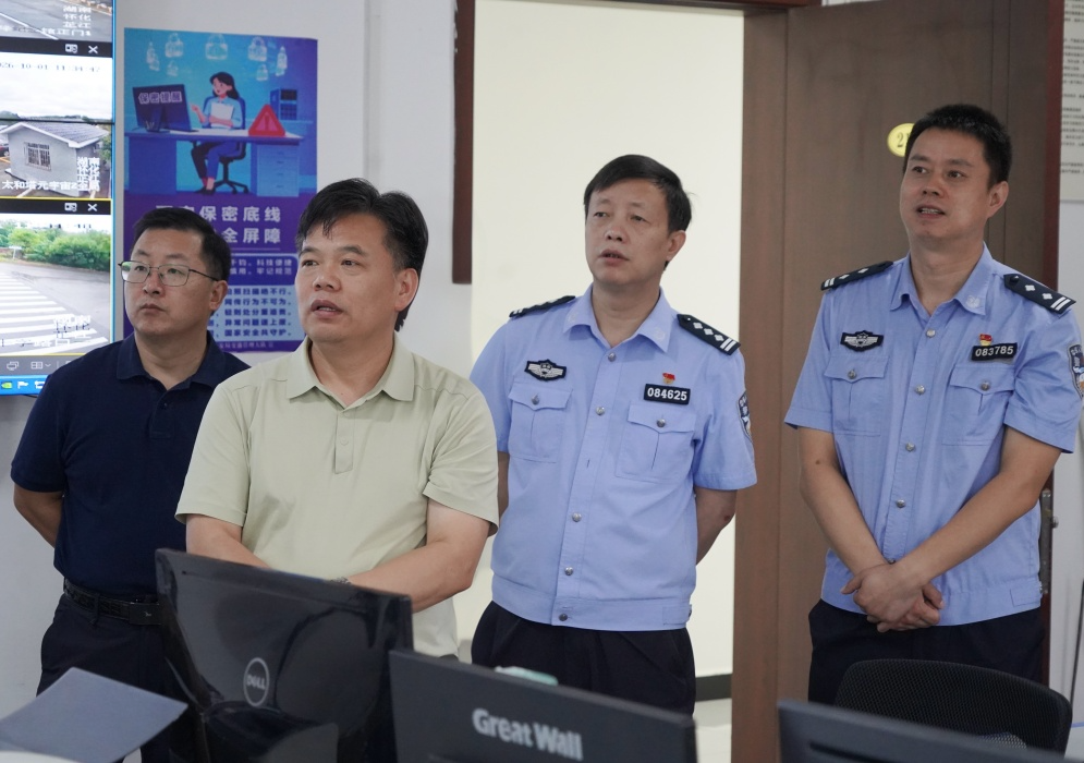 杨学锋督导国庆假期文旅安全、服务保障及值班值守工作