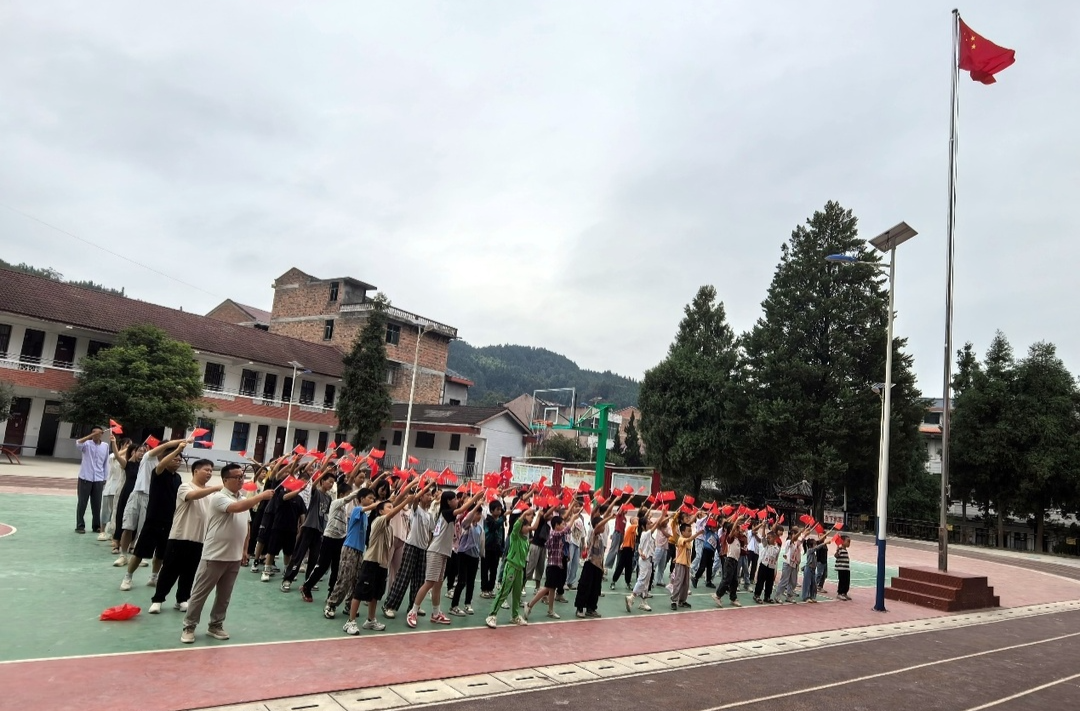 缅怀革命先烈  礼赞盛世中华  碧涌镇板山学校迎国庆主题德育活动