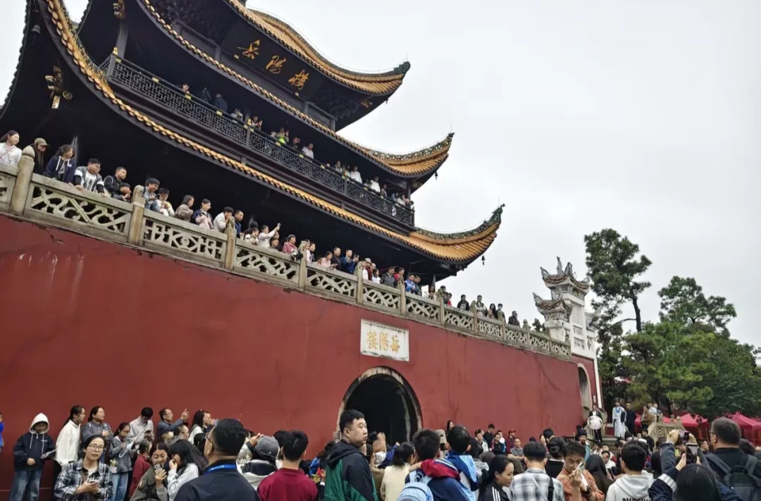 国庆假期第二天，湖南接待游客1294.96万人次