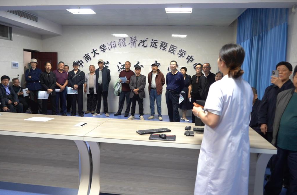 芷江举行离退休干部参观考察经济社会发展成果活动