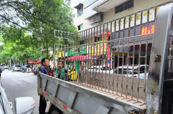打通“生命窗” 筑牢“防火墙” 芷江镇完成602家经营性场所696处“拆窗破网”任务