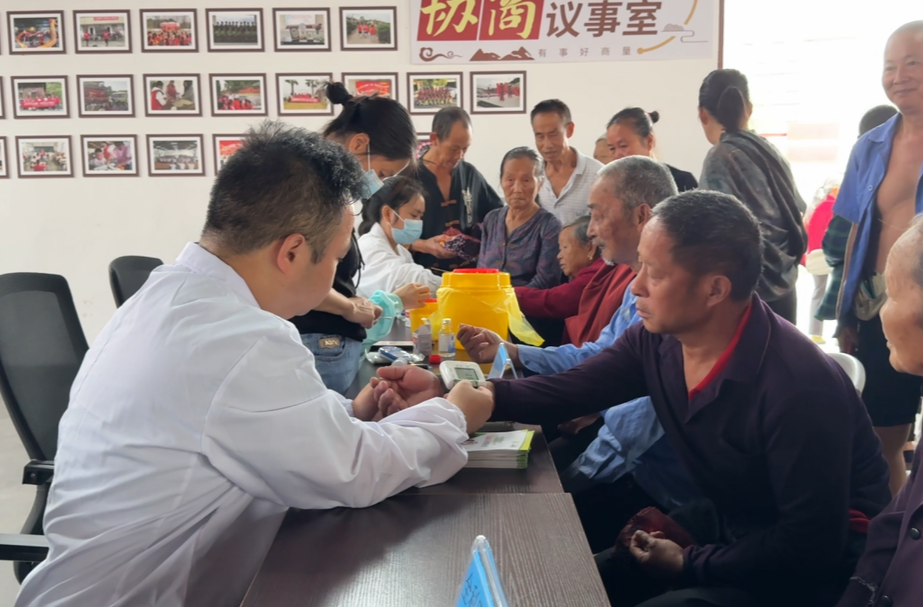 楠木坪镇：用好用活党群服务中心  惠民连心办好“家门口的敬老宴”