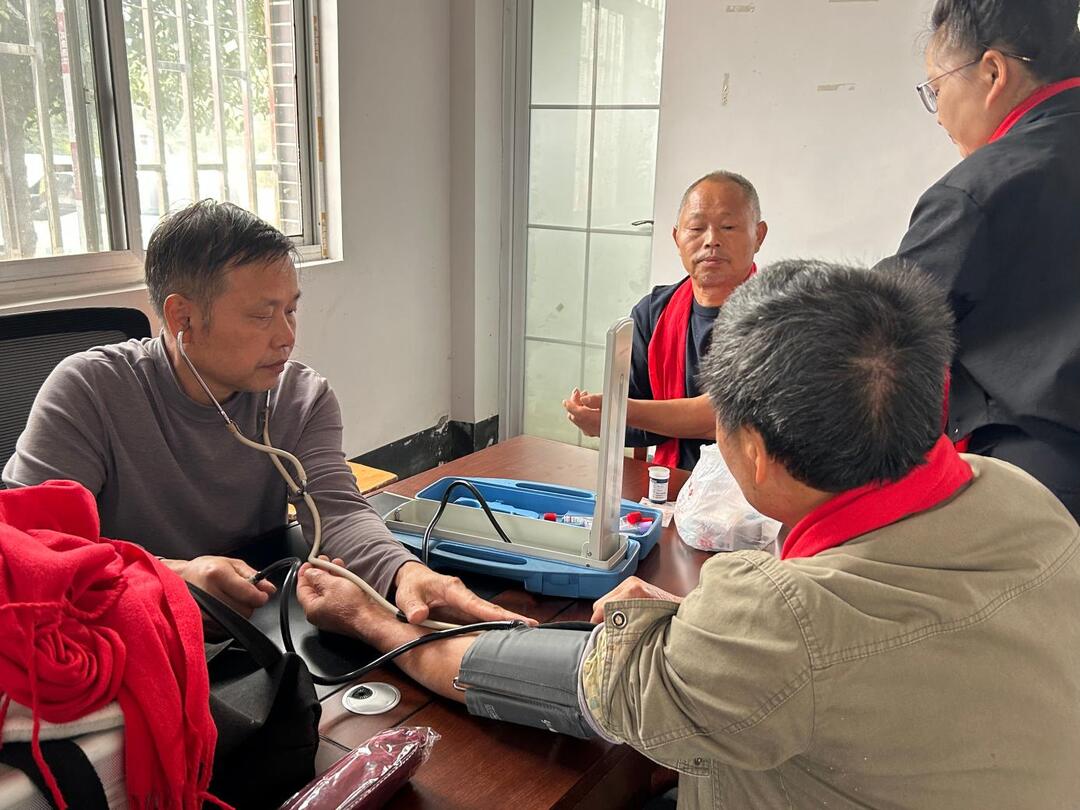 情暖金秋迎重阳 党群同心暖桑榆 洞下场乡天堂坪村开展重阳敬老主题活动