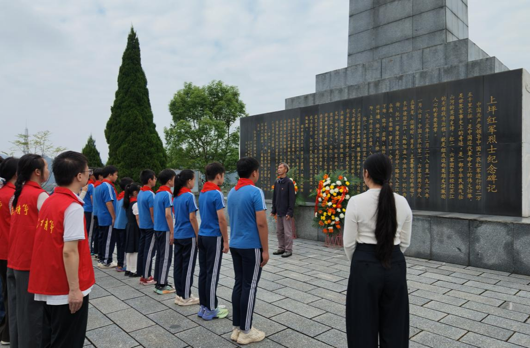 “青春接力·重走长征路”第六站走进芷江 青年重走战地读懂“冲锋”
