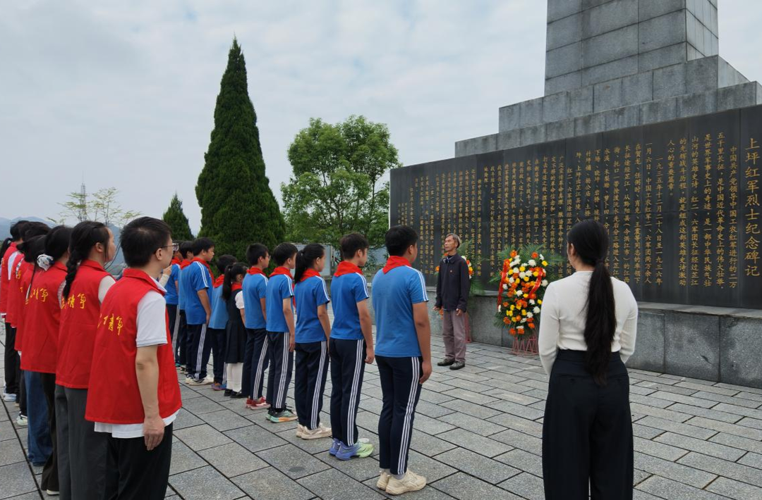 “青春接力·重走长征路”第六站走进芷江 青年重走战地读懂“冲锋”